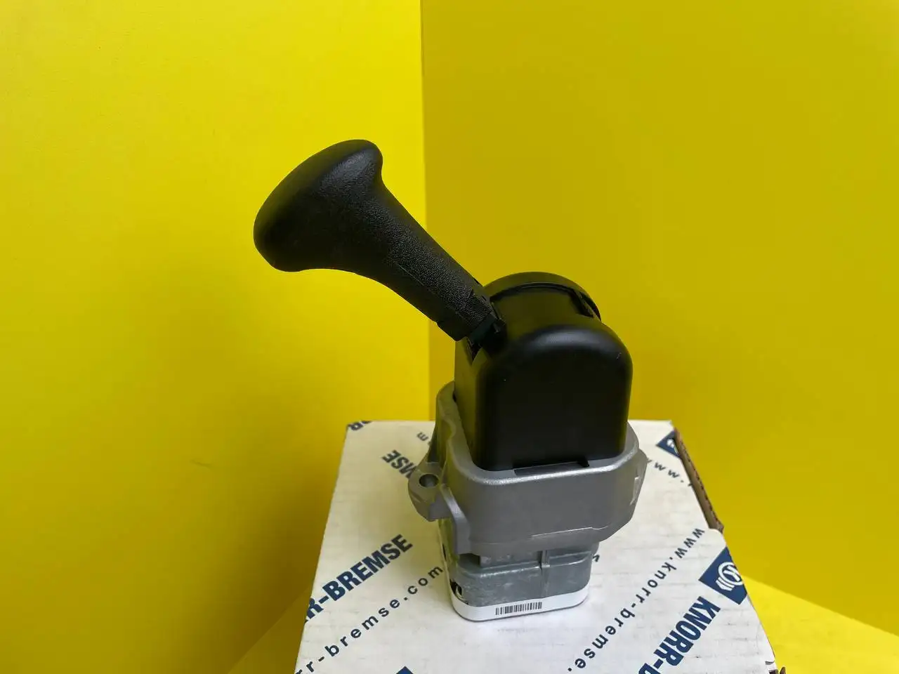 Кран ручного тормоза MB K038808N50